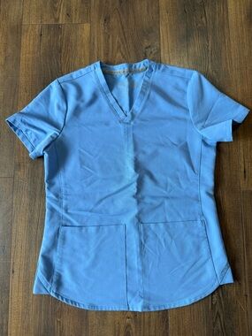 Fabletics Method 2-Pocket Scrub Top in the color Ceil Blue Size XXS